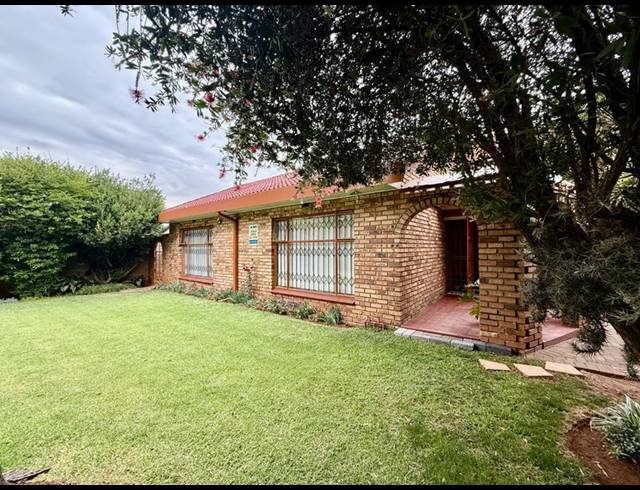 2 BEDROOM HOUSE FOR SALE IN VANDERBIJLPARK CE 5